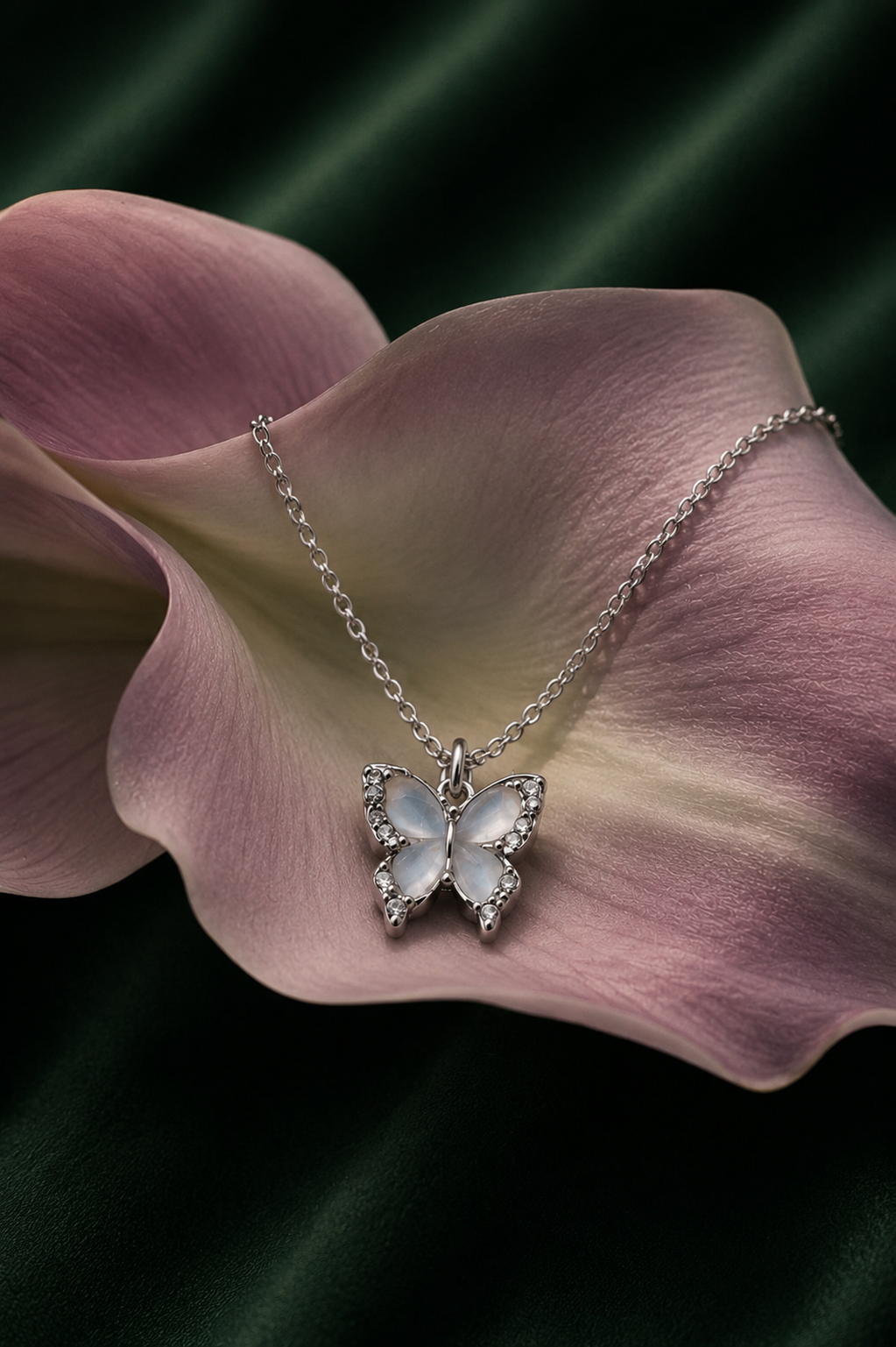 Aveline Papillon Pendant