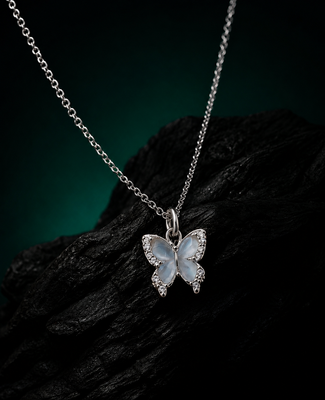 Aveline Papillon Pendant